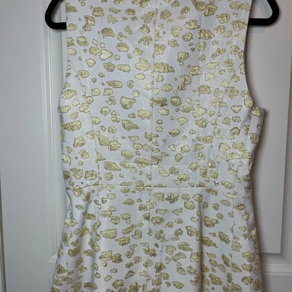 Entro Gold Patterned Sleeveless Blouse - Picture 5 of 6